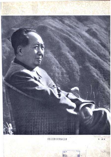 新疆画报1965年第04期.pdf电子版_新疆维吾尔族自治区志预览图2