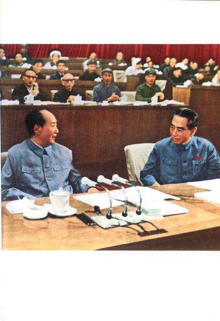 新疆画报1973年第04期.pdf电子版_新疆维吾尔族自治区志预览图2
