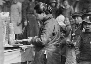 1919年保定老照片 保定城墙|百姓过年祈福烧香缩略图