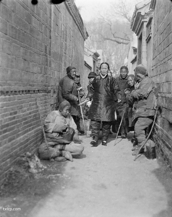 1919年保定老照片 保定城墙|百姓过年祈福烧香预览图