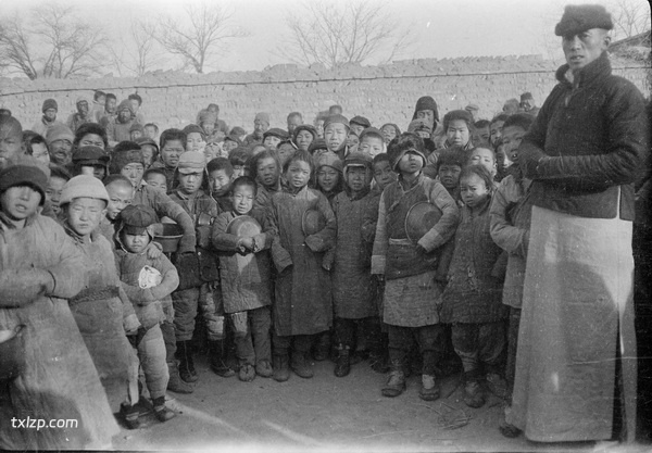 1919年保定老照片 保定城墙|百姓过年祈福烧香预览图17