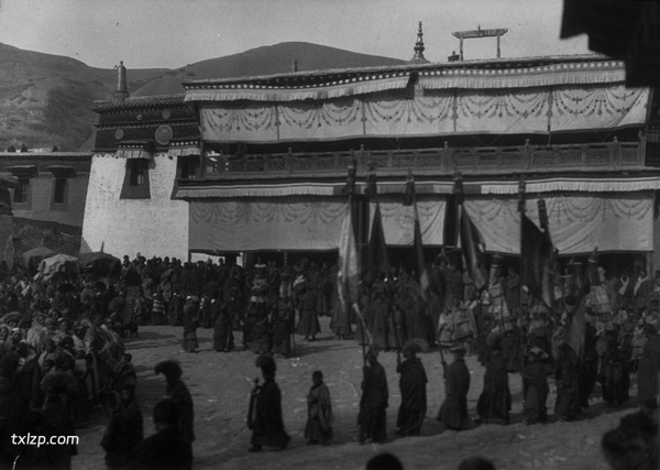 1932-1933年青海循化文都寺的转香巴活动现场实录预览图3