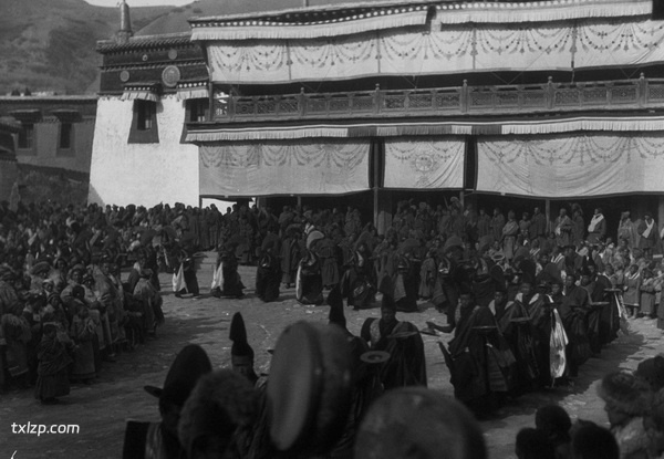 1932-1933年青海循化文都寺的转香巴活动现场实录预览图2