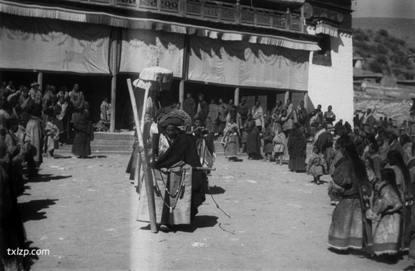 1932-1933年青海循化文都寺的转香巴活动现场实录预览图7